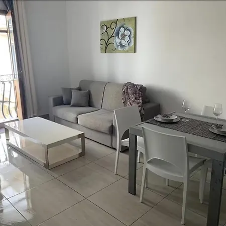 Bright With Balcony Private Bathroom Access