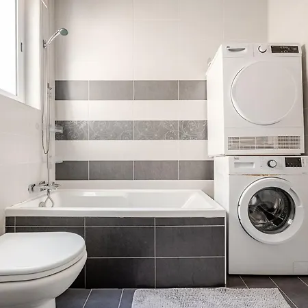 Gzr F32 Bright With Balcony Private Bathroom Access Privatunterkunft